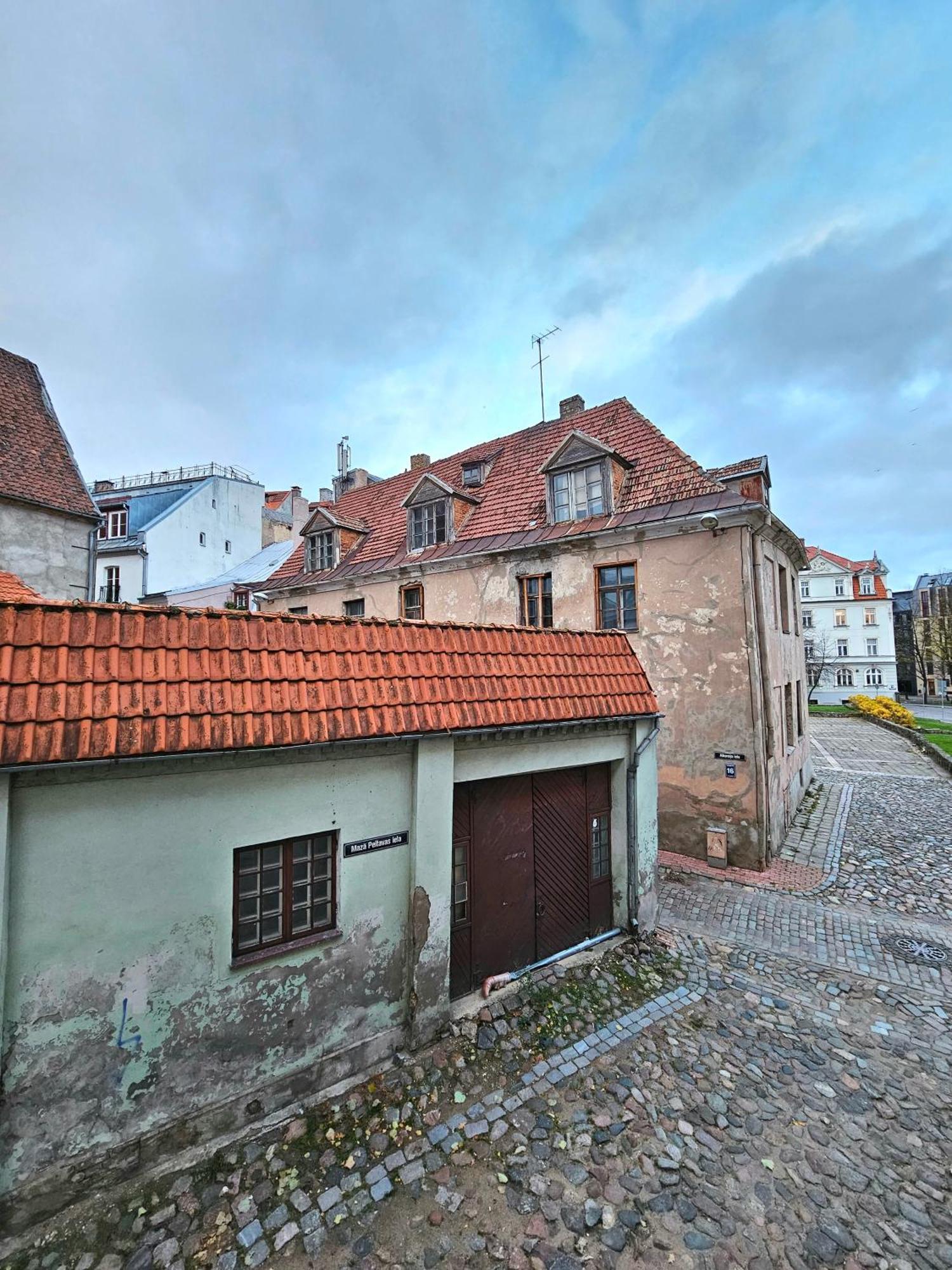Silversmith's In Old Lejlighed